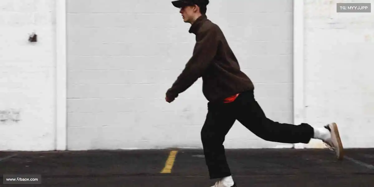 leyu官网🏋️‍♀️举铁不只是力量，更是对自己的全力以赴！